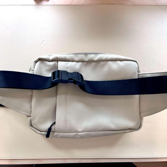 Tushbaby -The Pack Cream - Picture 4 of 5